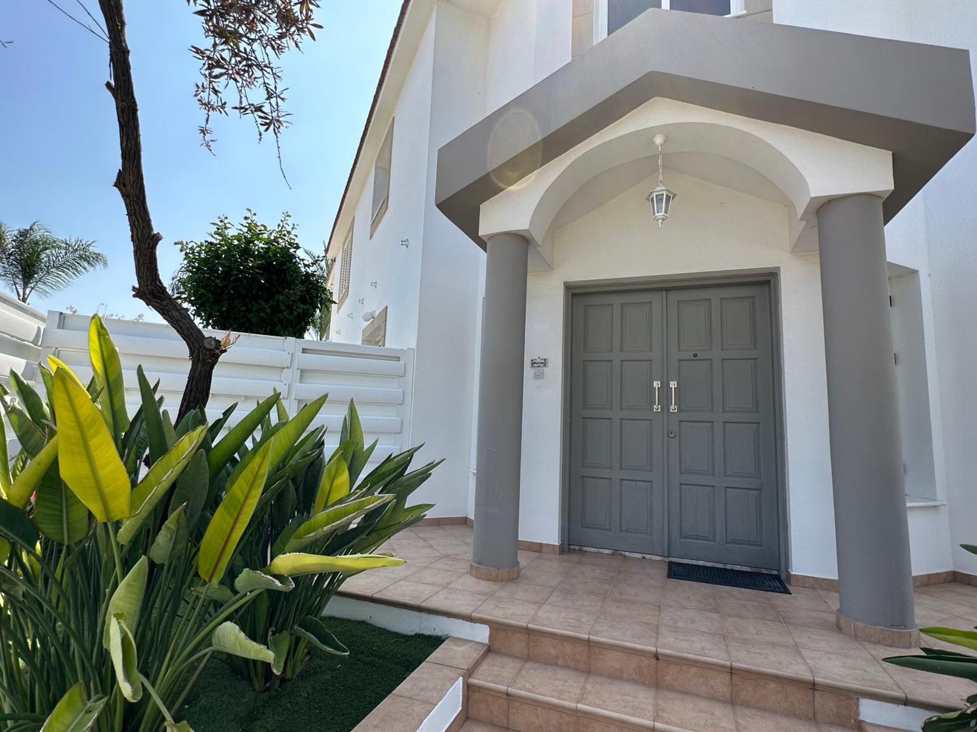Villa Andy-350 M From The Beach Larnaca Buitenkant foto